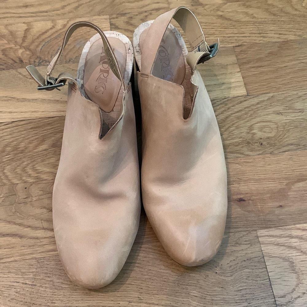 Korks Ease Rayleigh Heels Beige Leather Size 9M Block Wood Heel